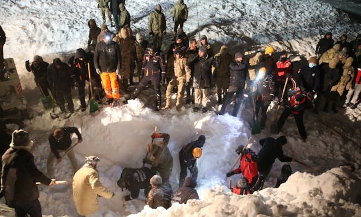 Huszonnyolcan életüket vesztették két törökországi lavinában
