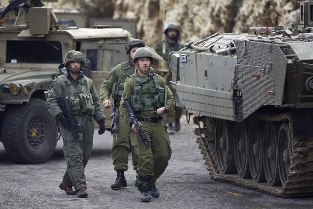 Lelőtt egy kődobáló palesztint egy fejbe dobott izraeli katona