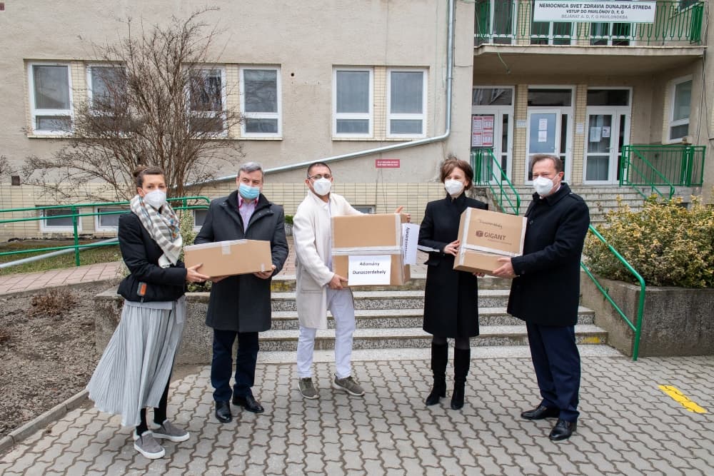 Magyar lélegeztetőgépek érkeztek a dunaszerdahelyi kórházba