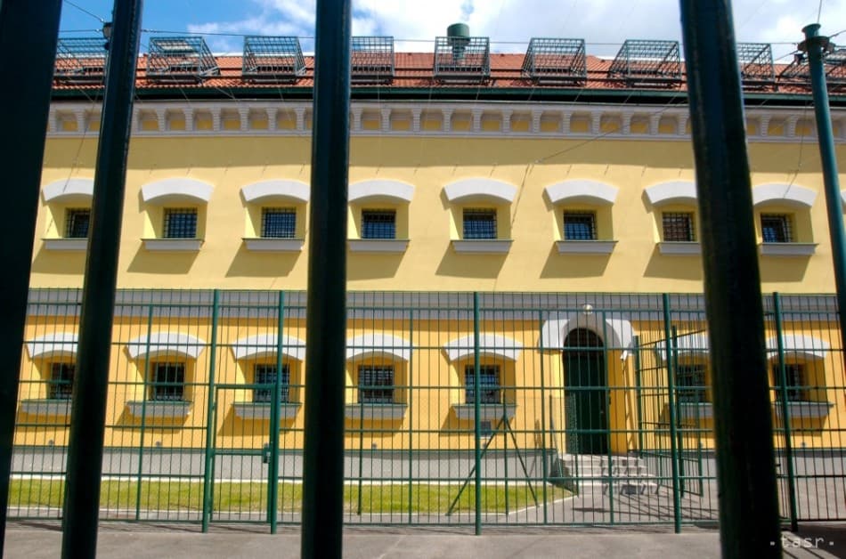 Vaklárma, nem találtak bombát a leopoldovi börtönben