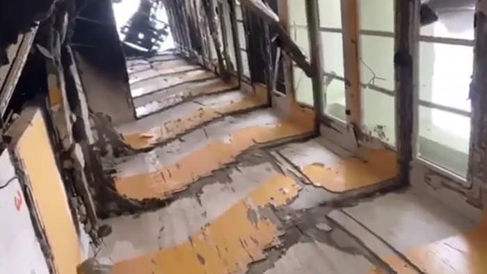 Beszakadt az egész lépcsőház az eperjesi panelházban! (Videó)