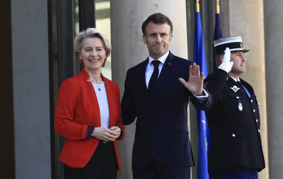 Emmanuel Macron és Ursula von der Leyen: Kínának nagy szerepe van a béke megteremtésében