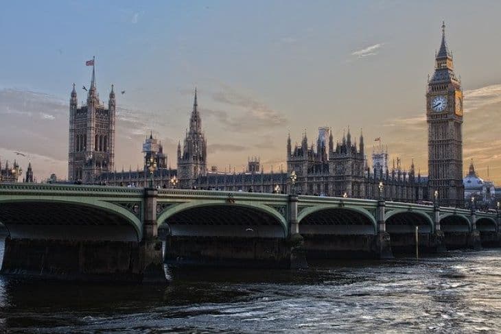 Virtuális ülést tartott a brit parlament