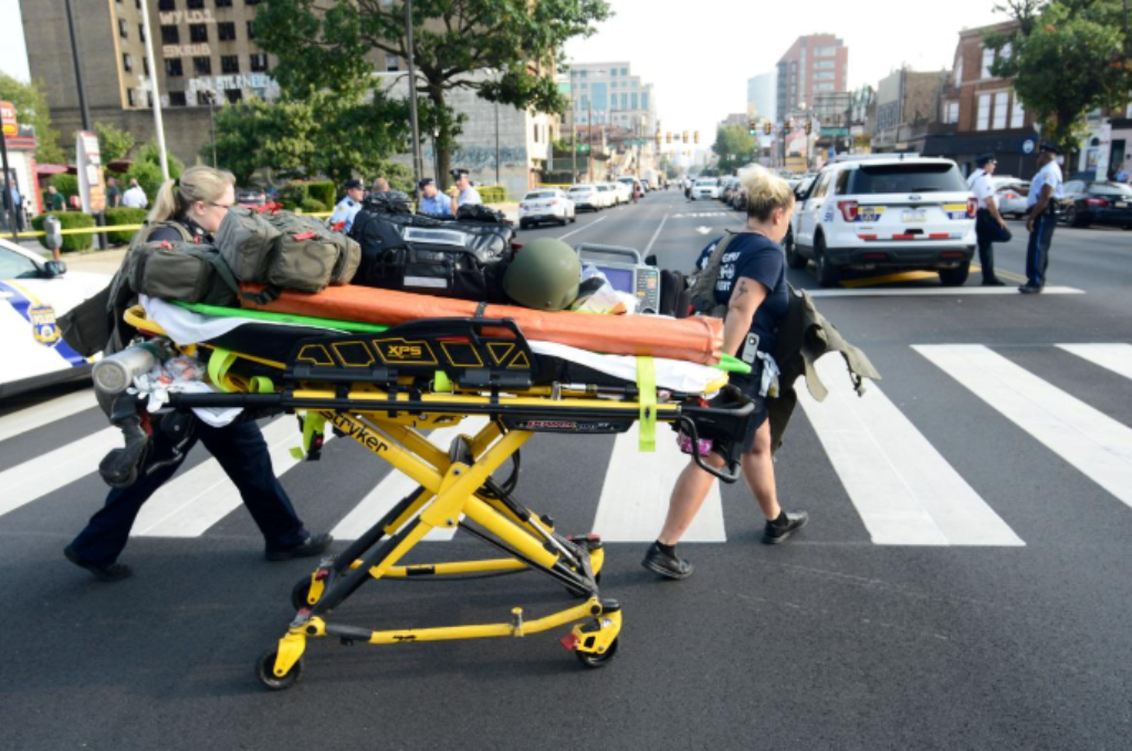 Lövöldözés és túszejtés Philadelphiában, több rendőrt meglőttek