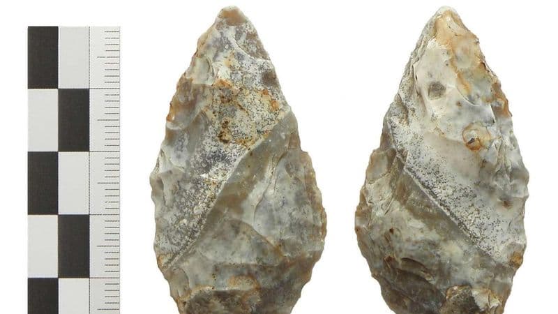 Több tízezer éves tárgyra bukkantak a szántóföldön Nagyszombat közelében