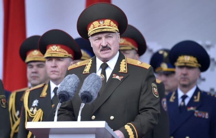 Lukasenka harckészültségbe helyeztette a fehérorosz hadsereg állományának felét