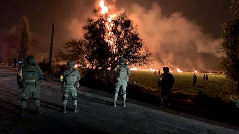 Szénné égett holttestek mindenütt – megrázó fotók a vezetékrobbanás helyszínéről (18+)