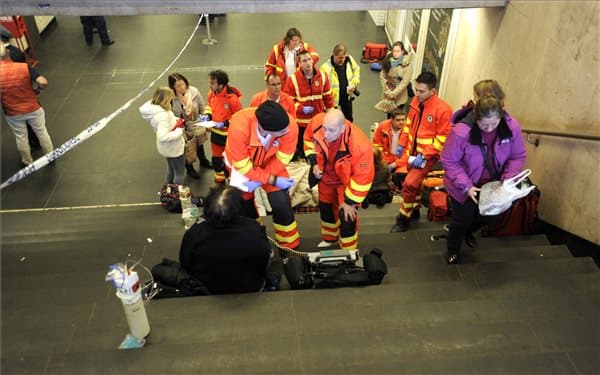Paprikaspray-t fújtak ki a budapesti metróban, meghúzták a vészféket
