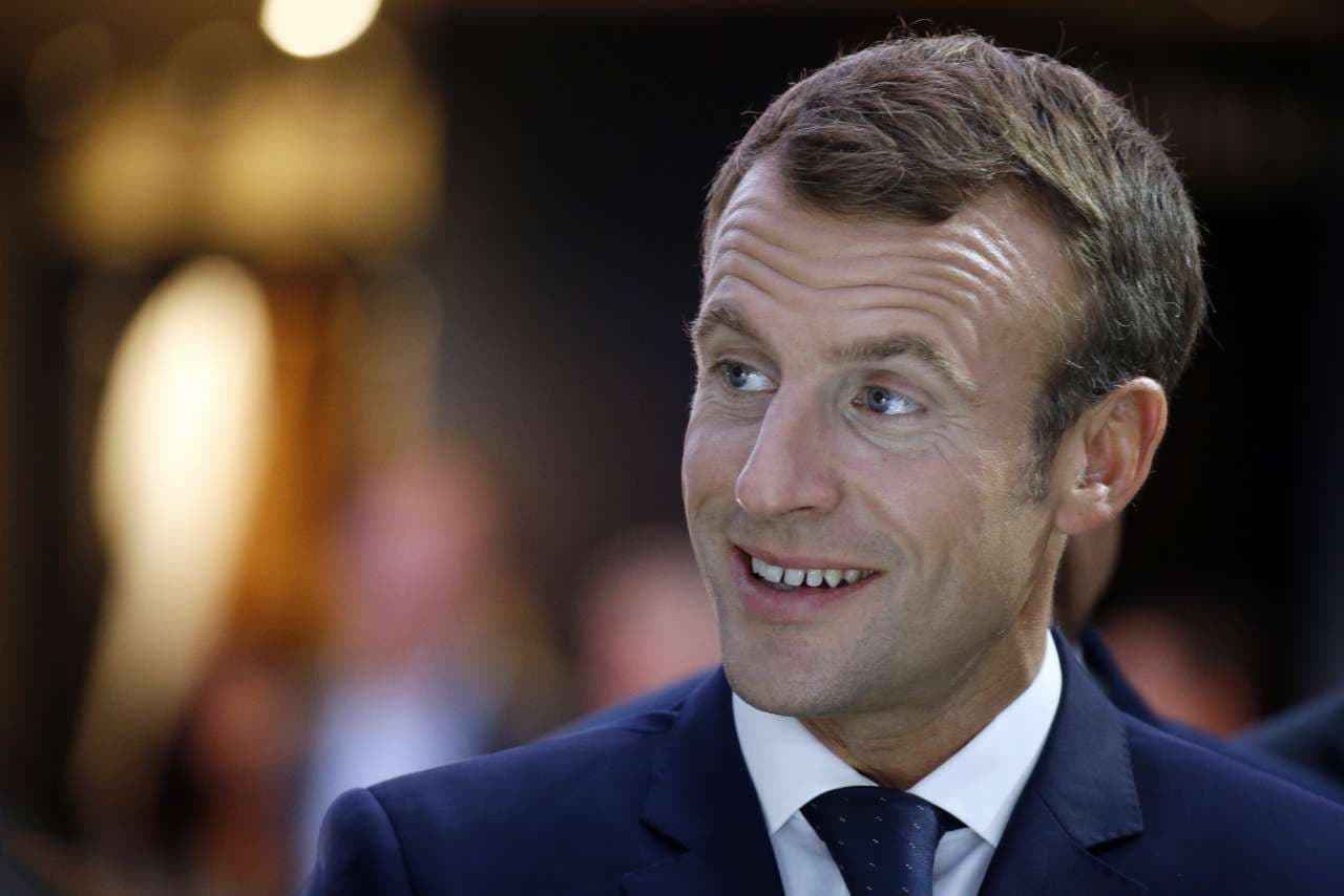 Macron átalakítja a teljes francia kormányt, miután lemondott a belügyminisztere