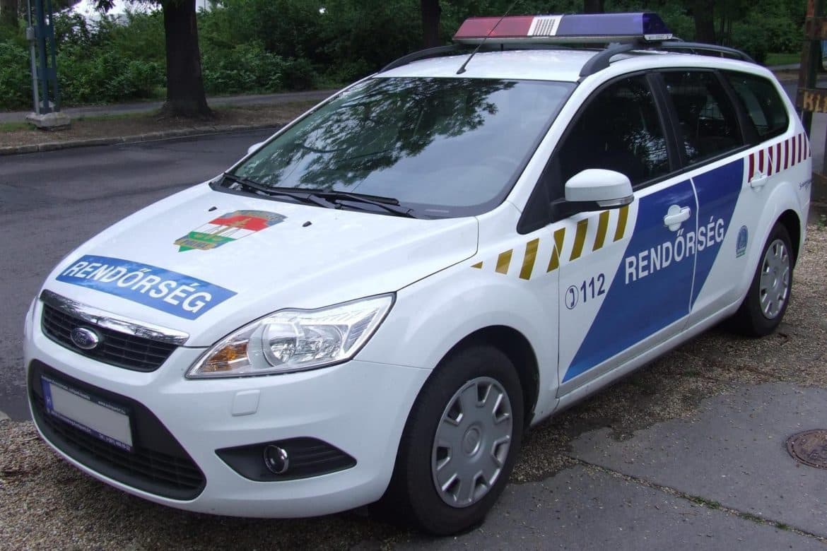 Késsel támadt a rendőrökre egy 18 éves fiatal Debrecenben