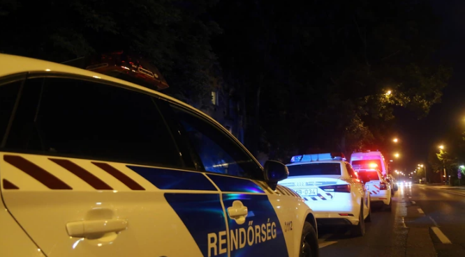 Kivilágítatlan autóba csapódott egy dunaszerdahelyi rendszámú személykocsi Medve és Győr között