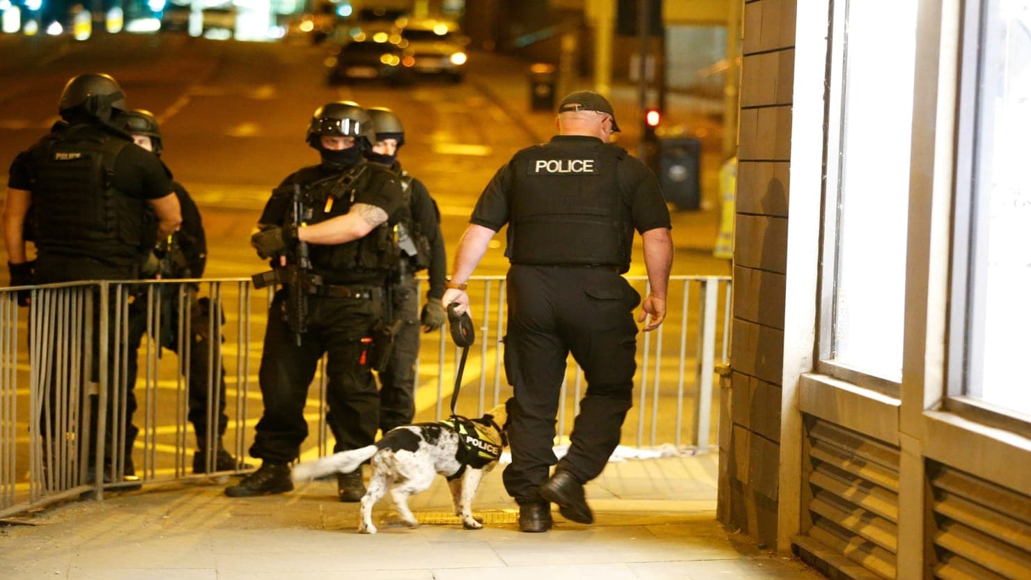 A biztonsági szolgálatok tudják, ki robbantott Manchesterben - őrizetbe vettek egy 23 éves férfit!