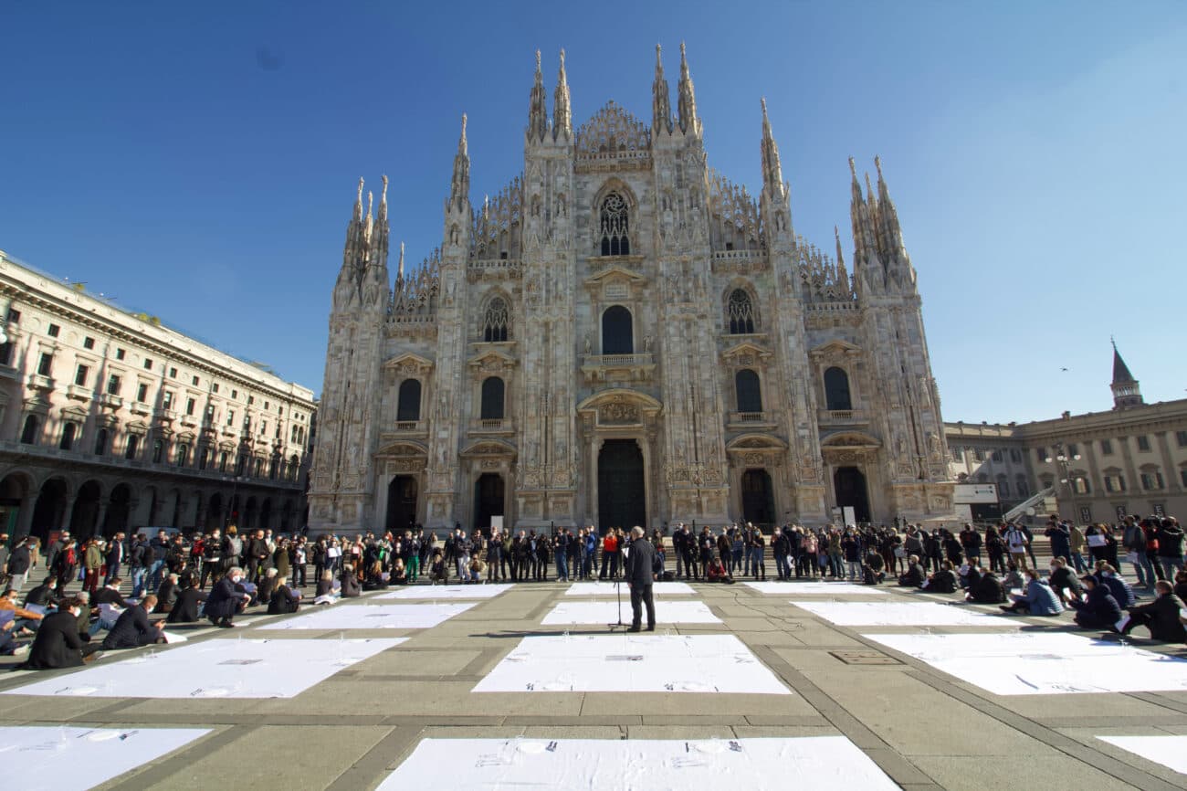 Az utcákon terítettek meg az olasz vendéglátósok a korlátozások elleni tiltakozásul