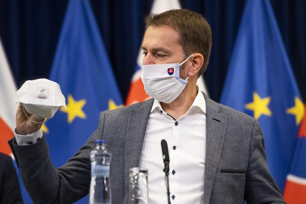 Látta már valaki Orbán Viktort maszkban? És Matovič miért hordja állandóan?