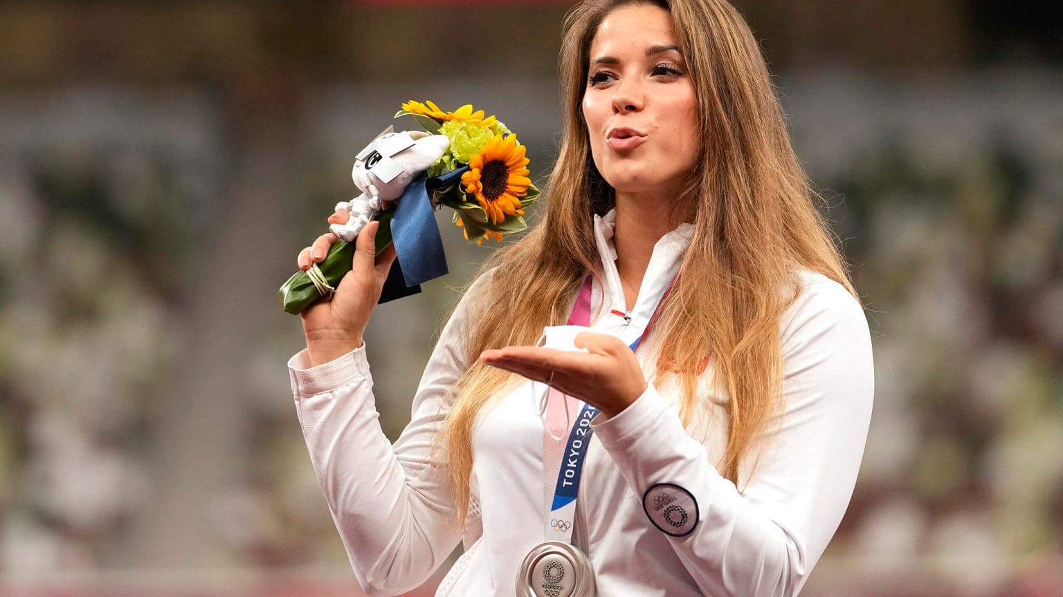 Elárverezte olimpiai ezüstérmét a lengyel gerelyhajító, hogy egy szívbeteg kisfiún segítsen