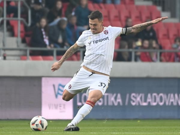 Balhé a Spartak-Slovan bajnokin – Škrtel tagadja, hogy hergelte volna a szurkolókat