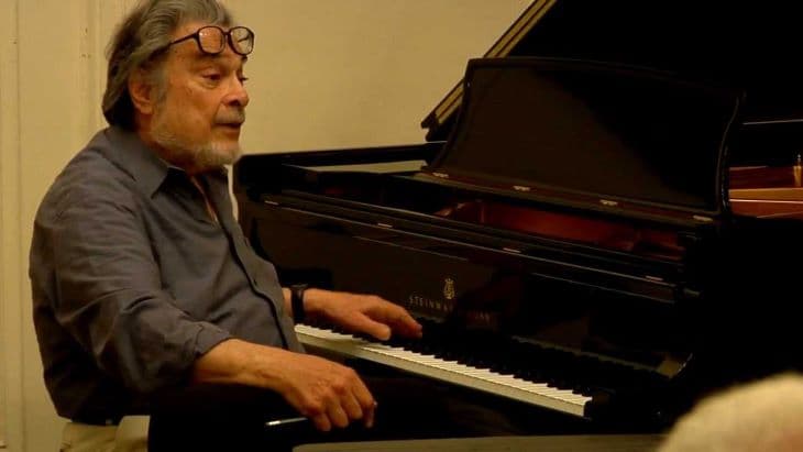 Elhunyt Leon Fleisher, az évtizedeken át csak bal kezével játszó amerikai zongorista