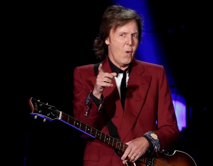 Amikor a Skype-on flörtölsz, gondolj arra, hogy Paul McCartney is jelen van!