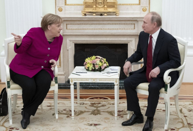 Merkel úgy véli, az európai országok nyernek az Északi Áramlat-2 gázvezeték befejezésével