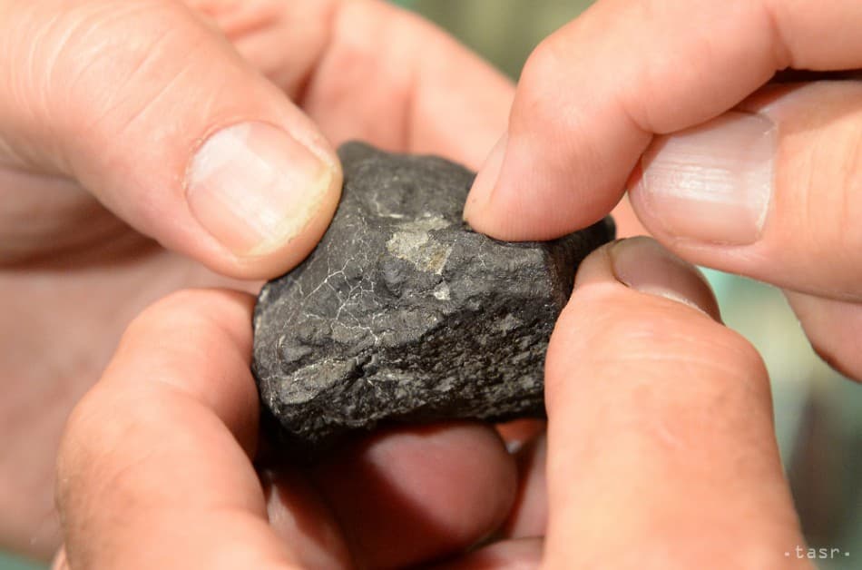 Meteorit ért földet Szlovákiában, Galánta környékén keresik a darabjait