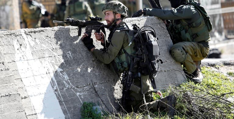 Izraeli katonák lelőttek egy palesztin tüntetőt Ciszjordániában