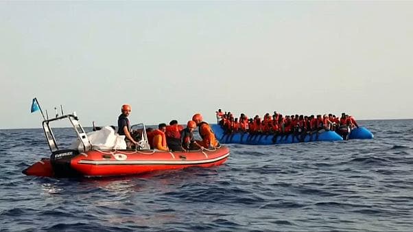 Felborult egy hajó, több mint 140 bevándorlót mentettek ki a tengerből