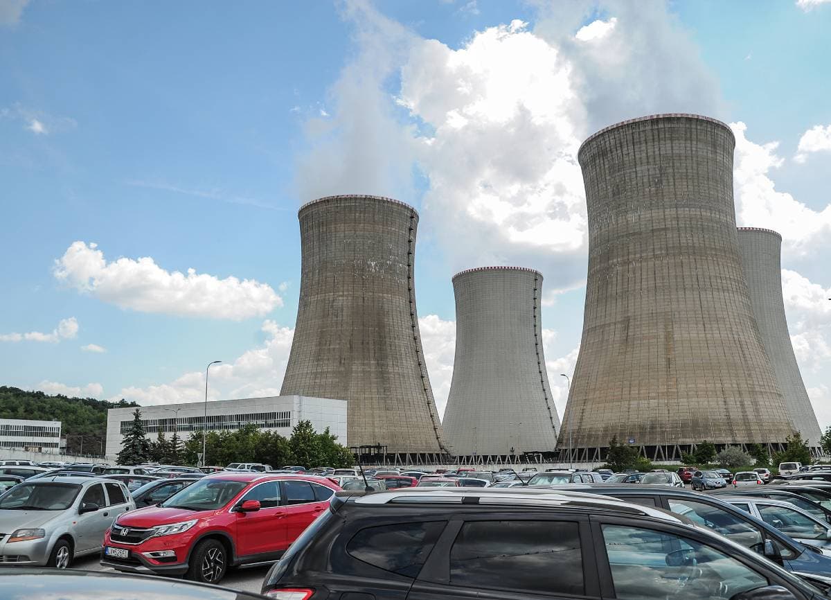 Feljelentést tenne az SaS a mohi atomerőmű késése miatt