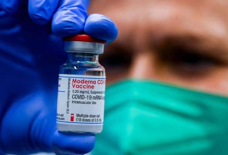 Izrael átadott kétezer adag vakcinát a palesztin hatóságnak