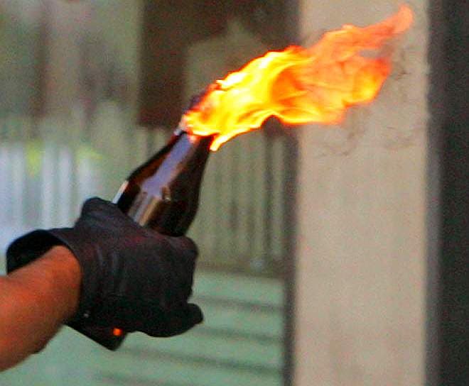 Molotov-koktéllal állt bosszút egy férfi a volt élettársán