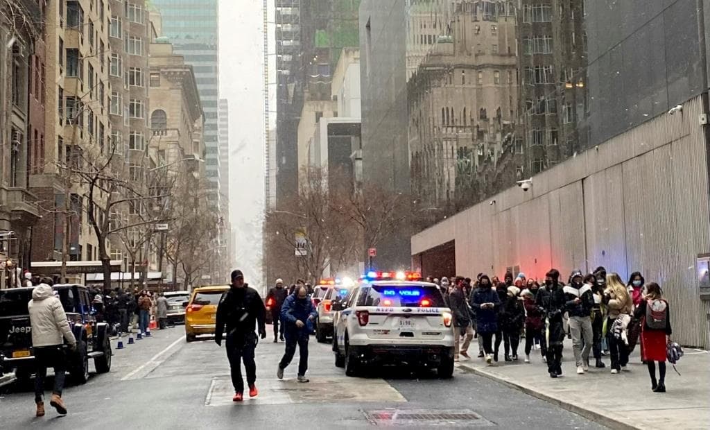 Késsel támadt egy New York-i múzeum dolgozóira egy férfi, mert nem engedték be