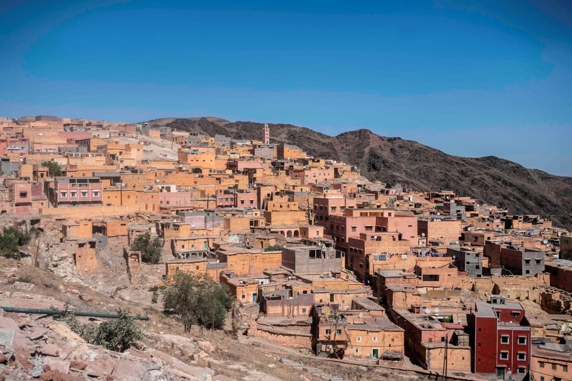 Ezer fölé emelkedett a marokkói földrengés halálos áldozatainak száma