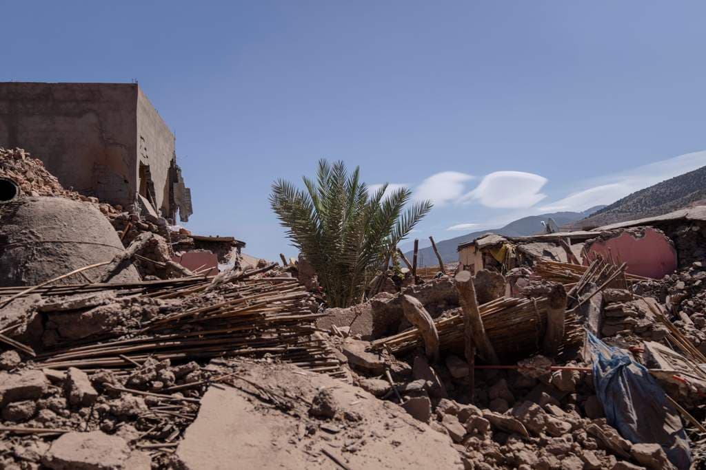 Több mint 2800 halálos áldozata van a marokkói földrengésnek, külföldi csapatok segítik a mentést