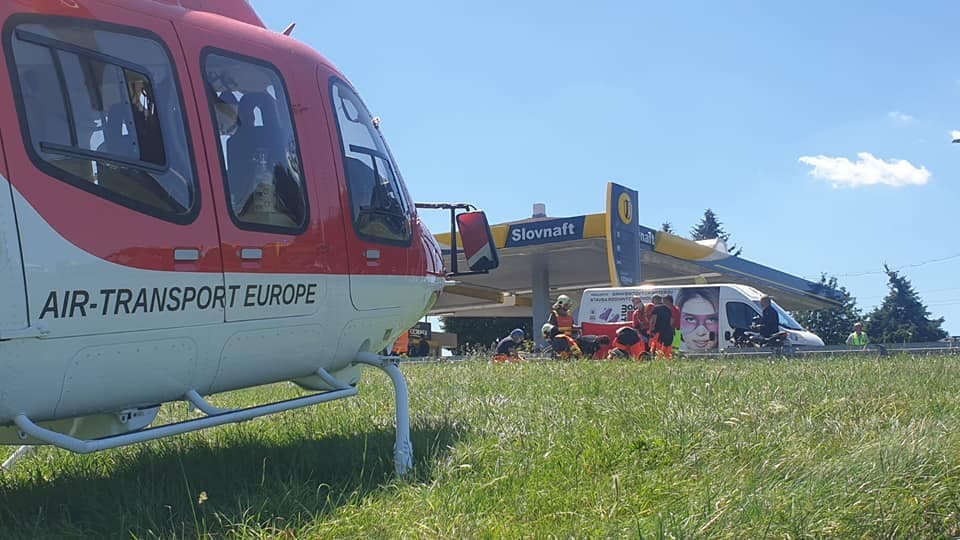 BALESET: Fiatal motoros lány törte lábát, mentőhelikoptert hívtak