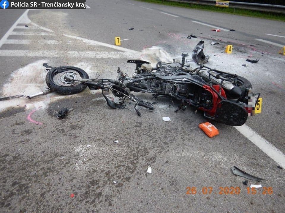 TRAGIKUS BALESET: Ketten meghaltak, mikor a kanyarodó Suzukiba hajtott egy motoros