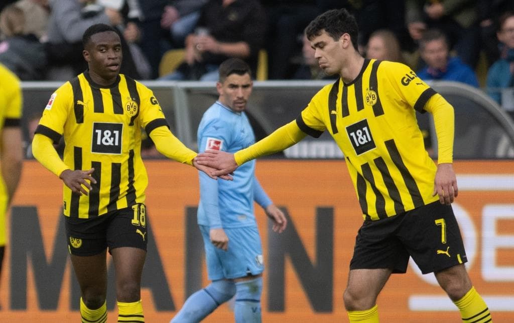 Bundesliga - 17 éves szupertehetség lőtt két gólt a Dortmundnál, negatív rekord a Schalkénál