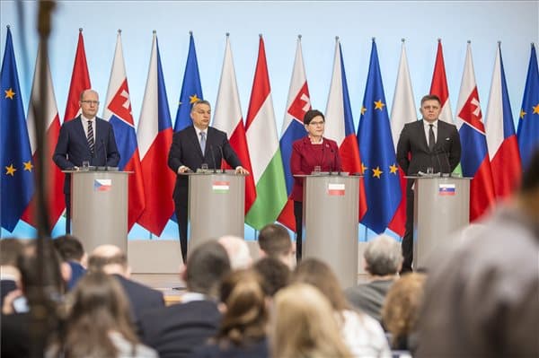 V4-csúcs - A közös nyilatkozat szerint kulcsfontosságú az EU egységének megőrzése
