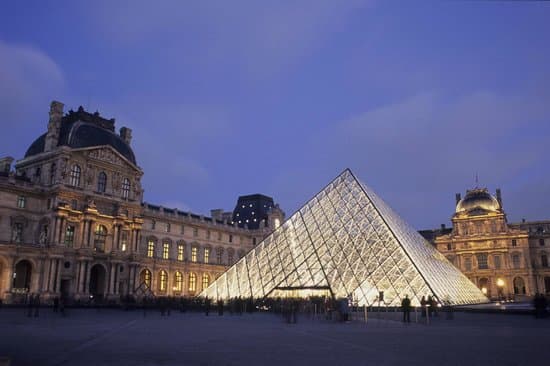 Újra megnyitott a Louvre