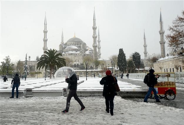 Rengeteg járatot törölt a Turkish Airlines a havazás miatt