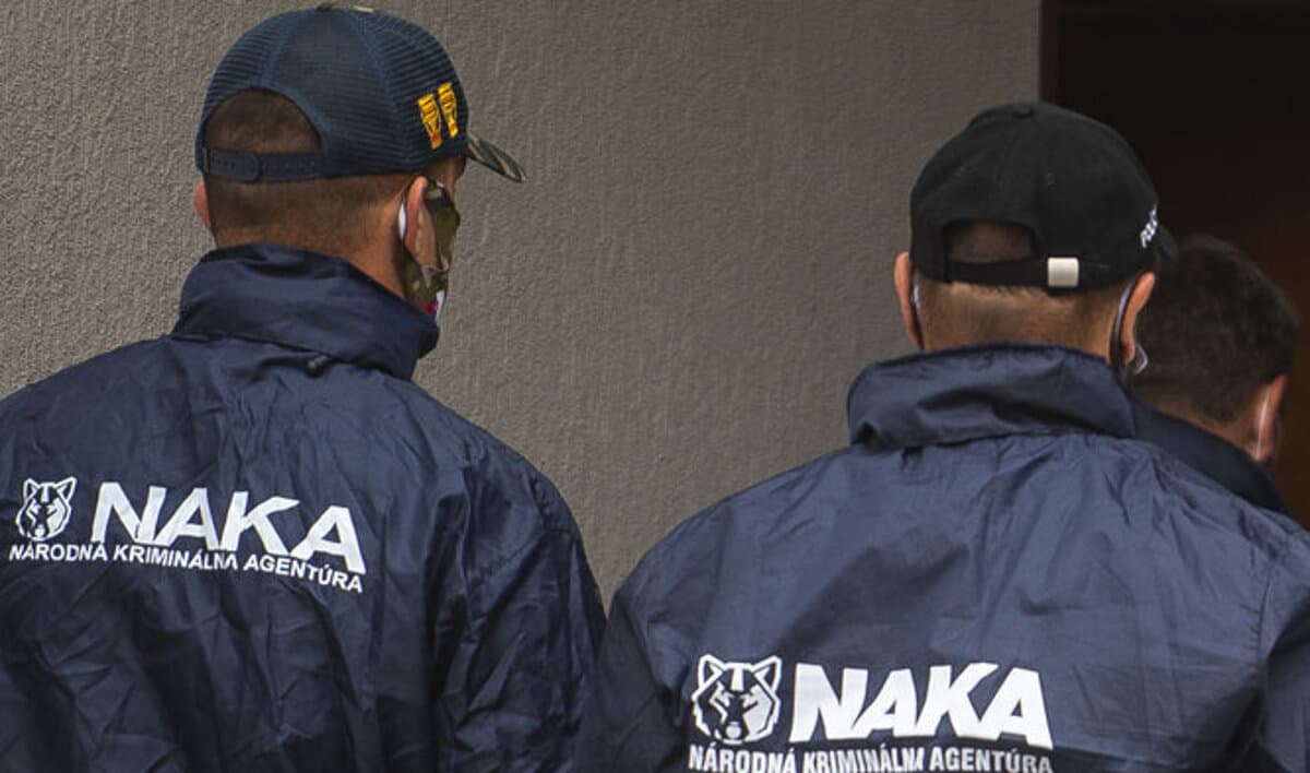A NAKA-razzia egyik gyanúsítottja, egy vágsellyei vezető beosztású exrendőr szökésben van!