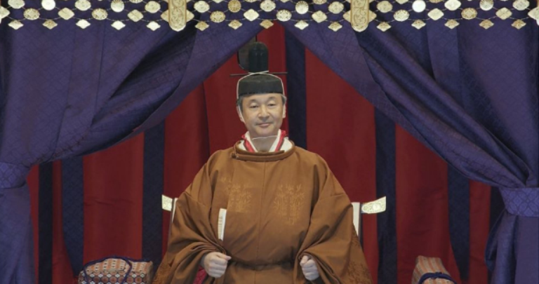 Trónra lépett Naruhito új japán császár
