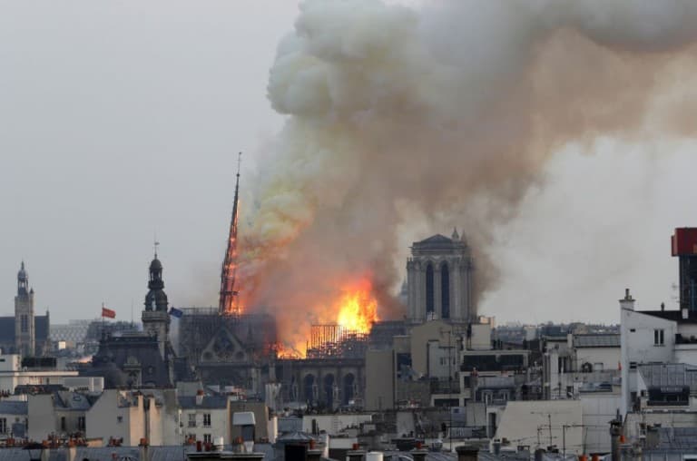 Dohányoztak a Notre-Dame felújításán dolgozó munkások