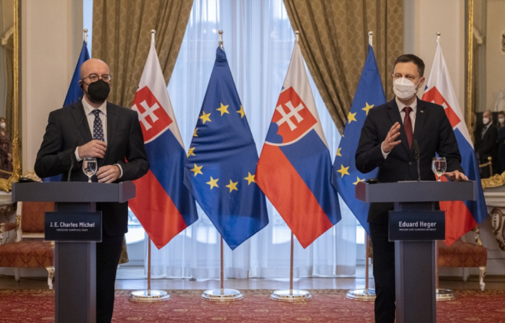 Eduard Heger szerint egyes szlovákiai politikusok félretájékoztatnak a védelmi megállapodásról