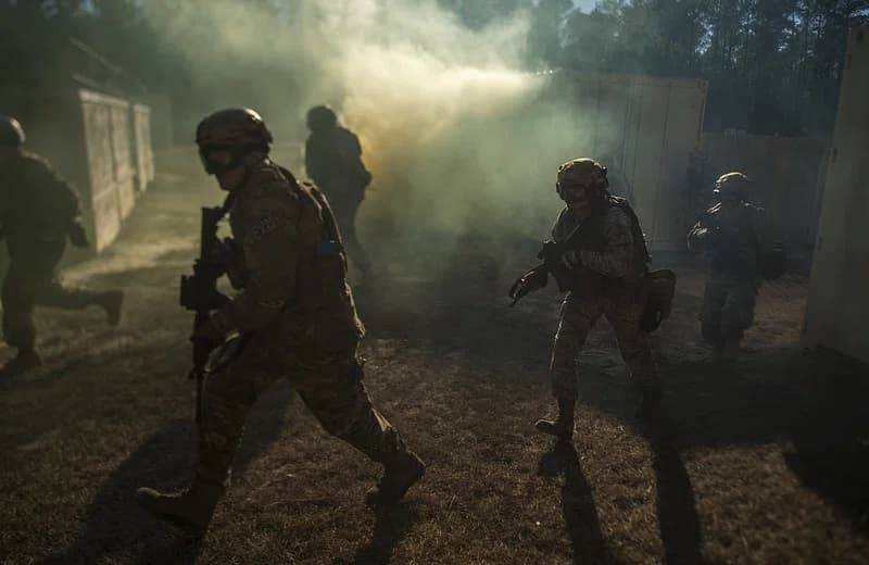 Egy iraki milícia egységfrontra buzdít, hogy kiűzzék az Egyesült Államokat az országból