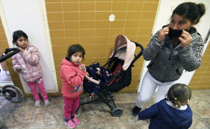 Sárgaság ellen oltják a szepsi roma telepen élő gyerekeket - kevés az érdeklődő