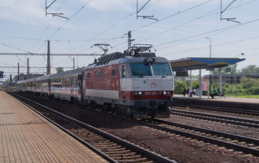 Korlátozás lesz a Pozsony-Komárom vasútvonalon