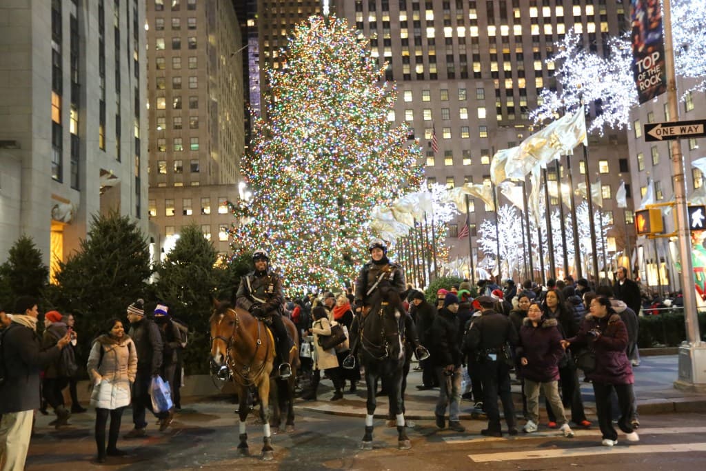 Sétálóövezetté nyilvánítják a New York karácsonyfáját övező utcákat