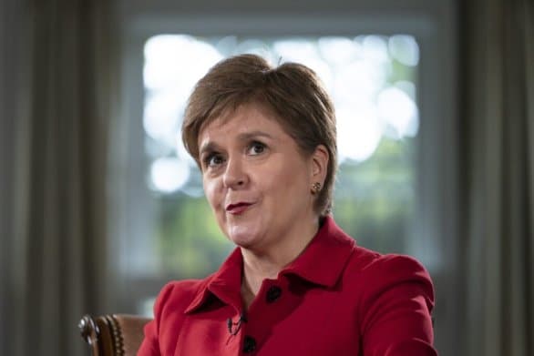 Szabadlábra helyezték a volt skót miniszterelnök férjét, de folytatódik a vizsgálat
