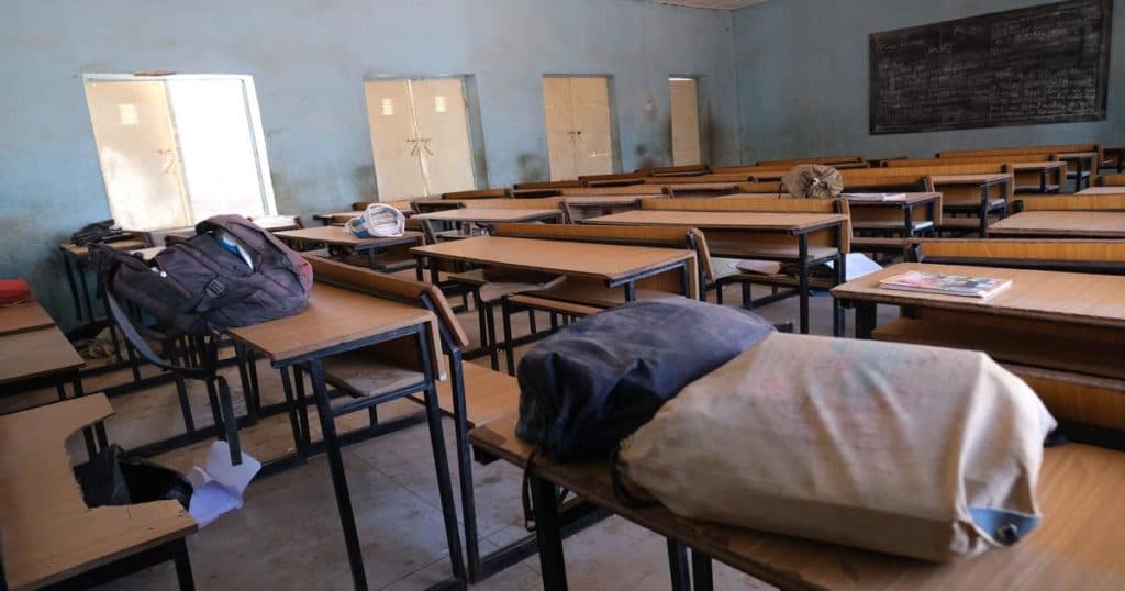 Fegyveresek raboltak el több száz lányt egy nigériai bentlakásos iskolából