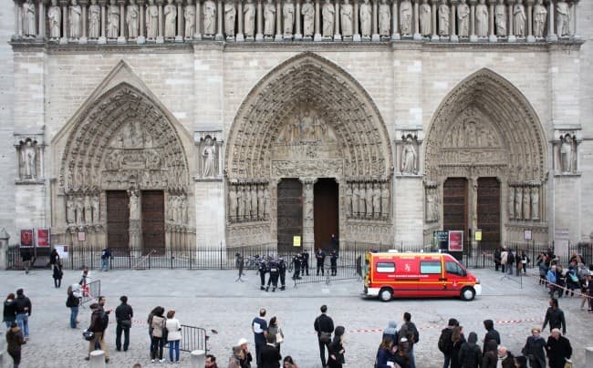 Újabb őrizetbe vétel a gázpalackokkal teli gépkocsi miatt Párizsban