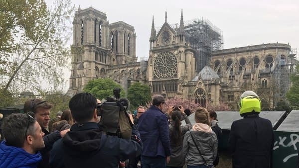 Továbbra is zárva marad a Notre-Dame előtti tér az ólomszennyezettség miatt